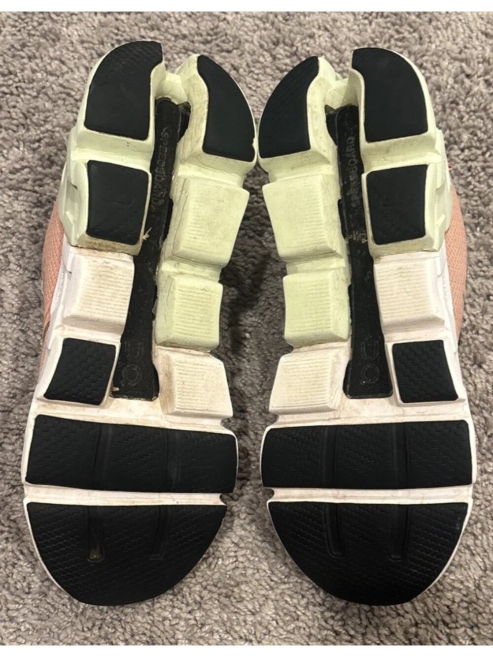 ON Cloudflyer 4 Running Sneakers Shoes Peach / Aloe / White Women's Size 9.5 - Picture 8 of 8